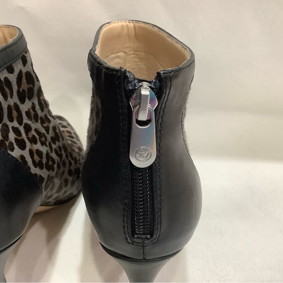 LIKE NEW 👠 Adrianne Vittadini  Nyla Ankles Booties - Picture 5 of 9